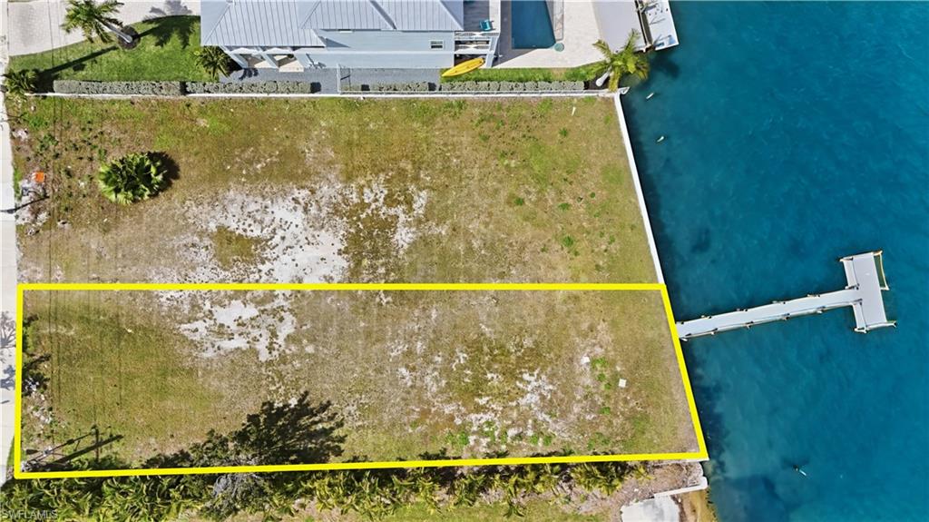 385 Estero BLVD