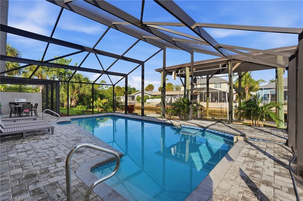 323 Washington CT