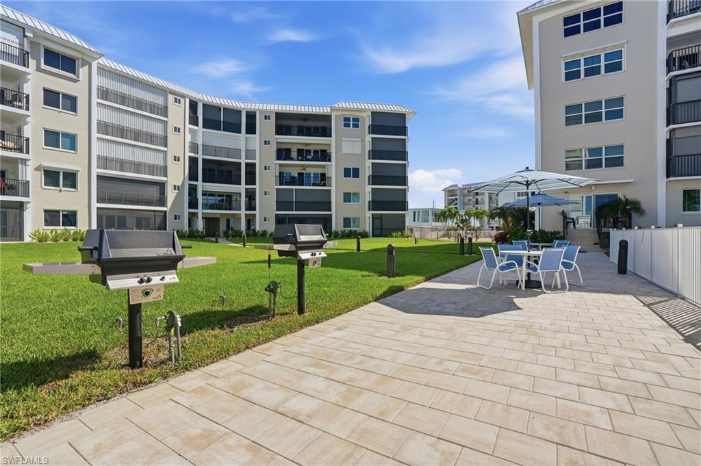 2580 Estero BLVD 15