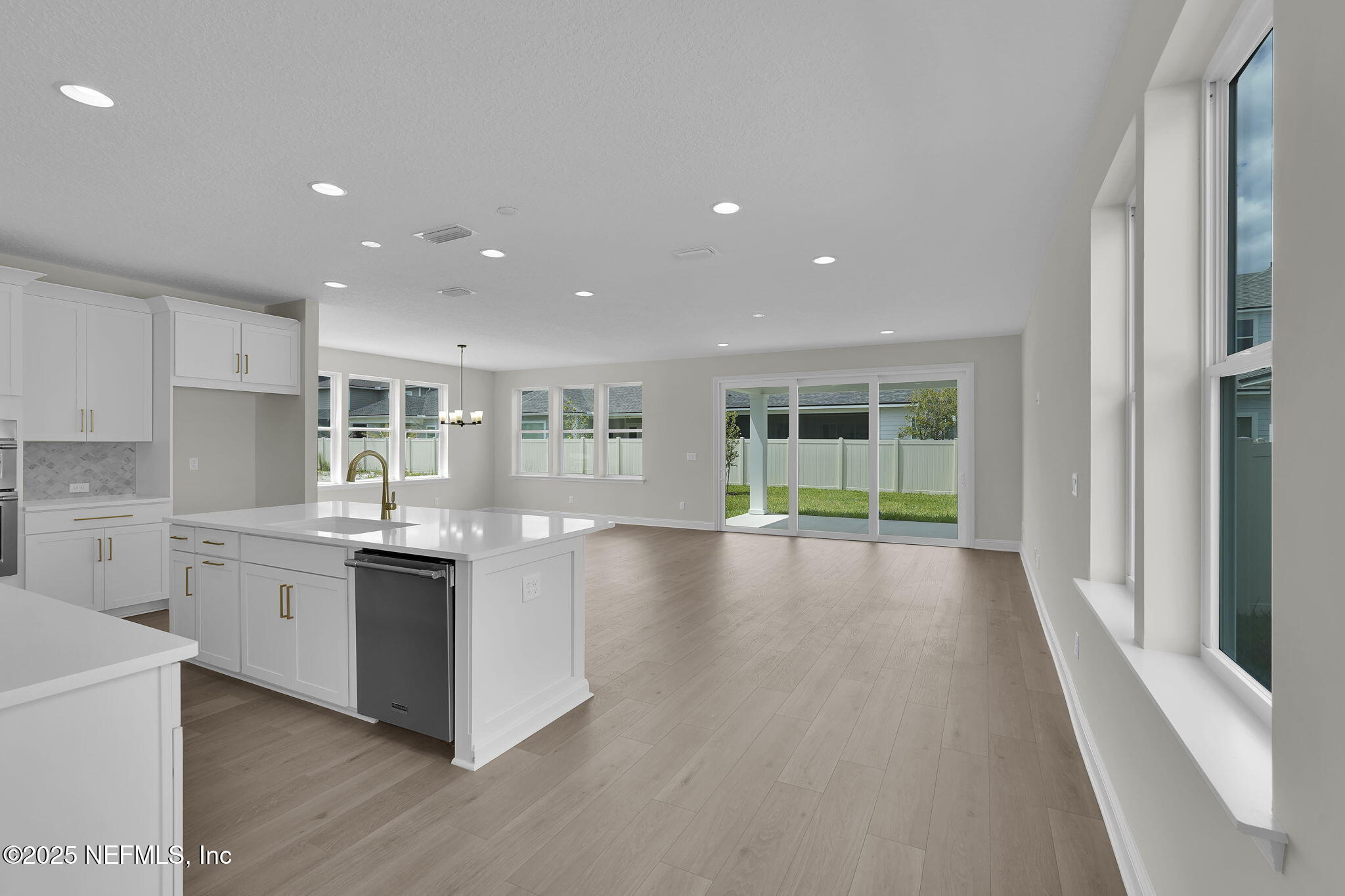 390 REFLECTIONS Avenue