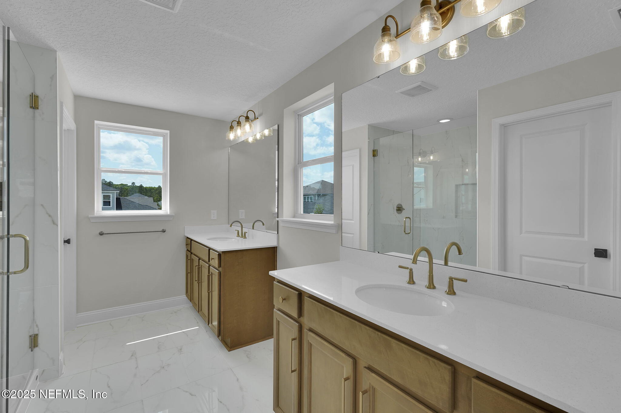 390 REFLECTIONS Avenue