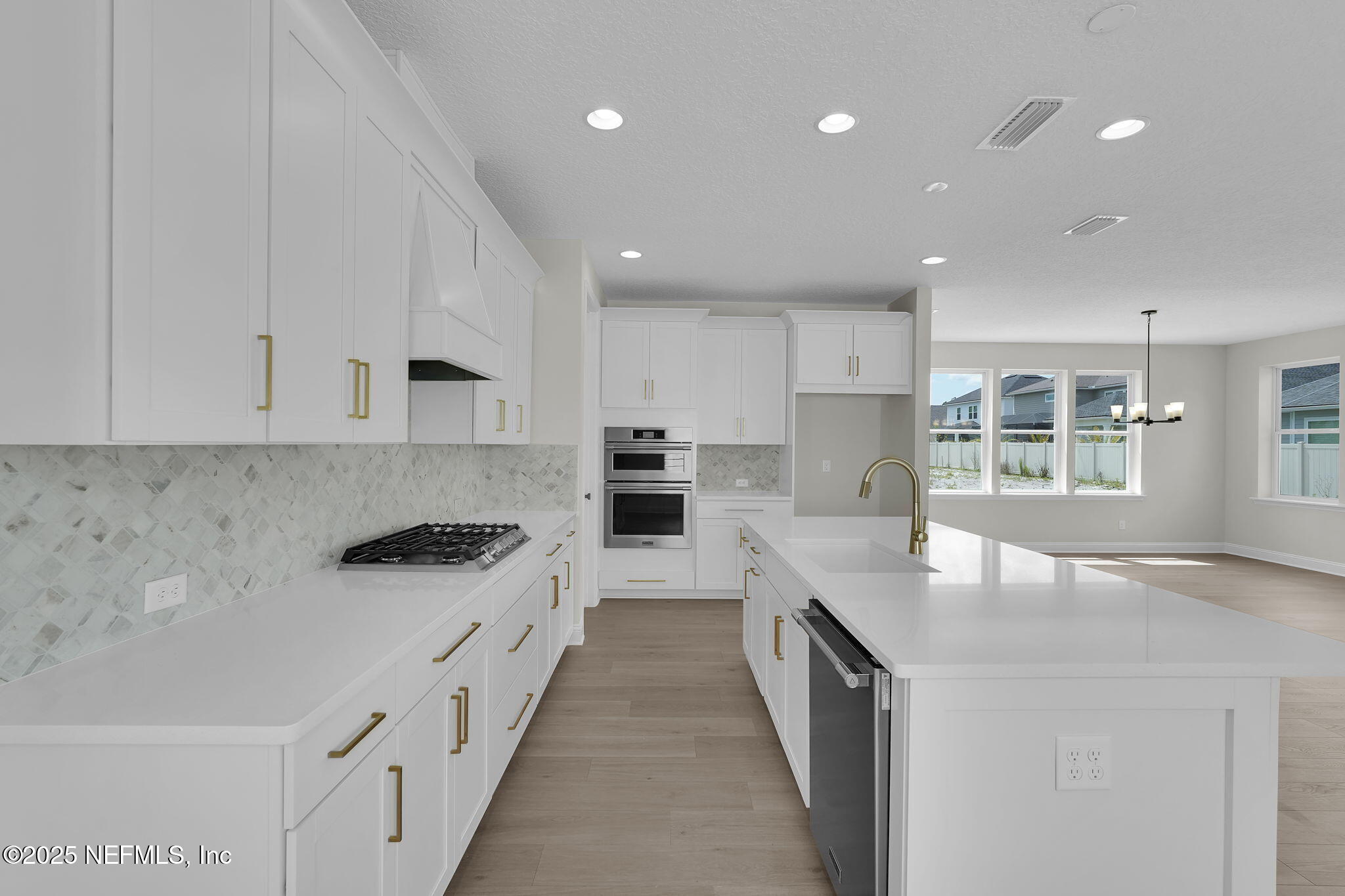 390 REFLECTIONS Avenue