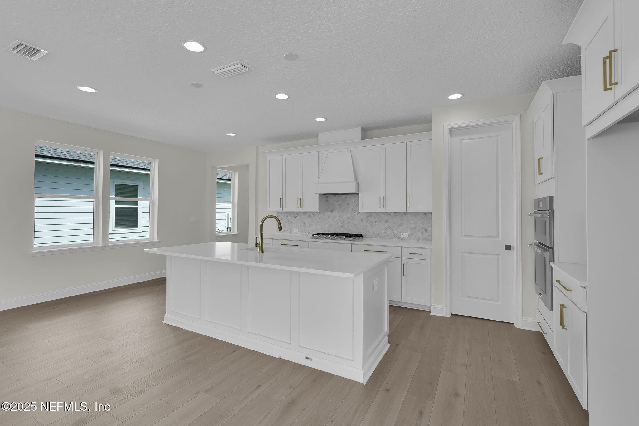 390 REFLECTIONS Avenue