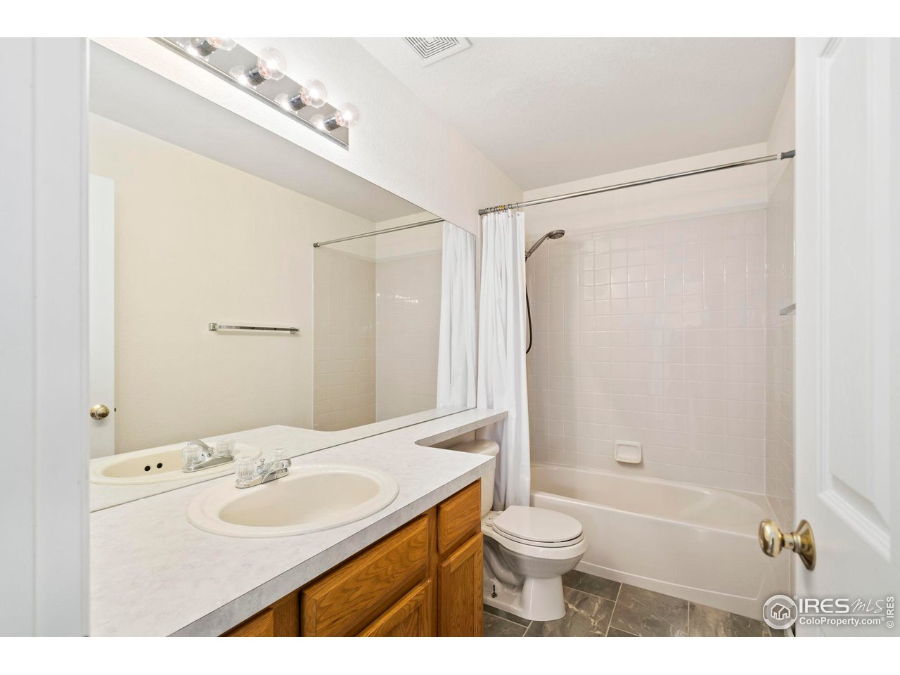 2127 Copper Creek Dr E