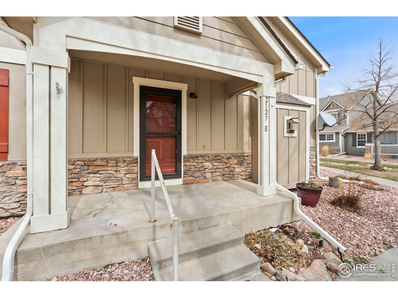 2127 Copper Creek Dr E