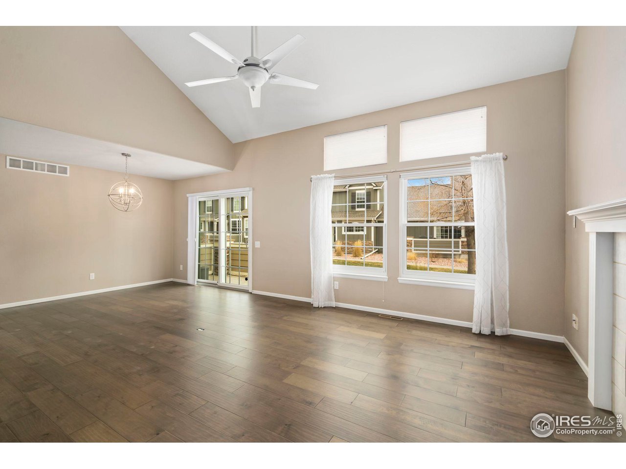 2127 Copper Creek Dr E