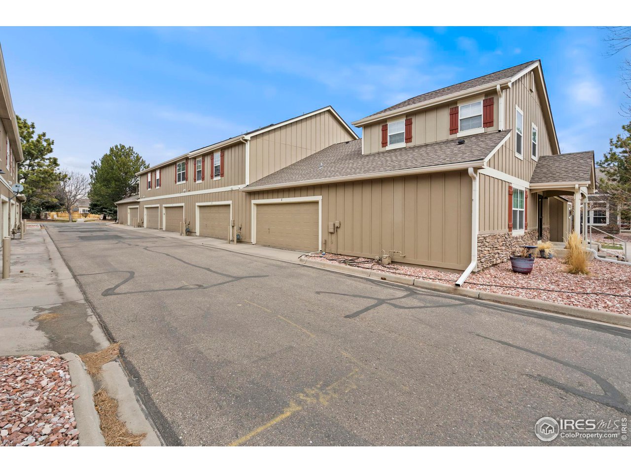 2127 Copper Creek Dr E