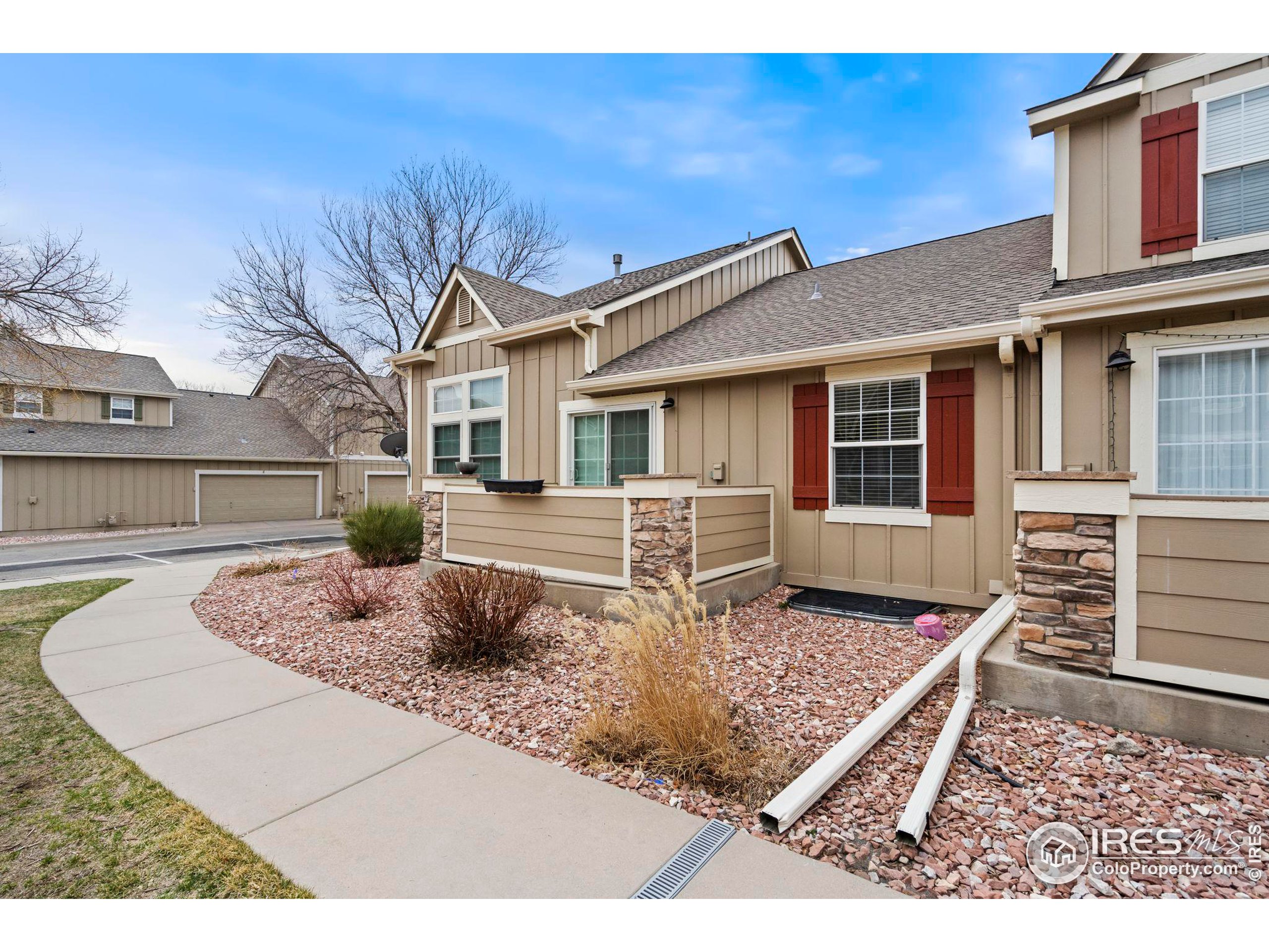 2127 Copper Creek Dr E