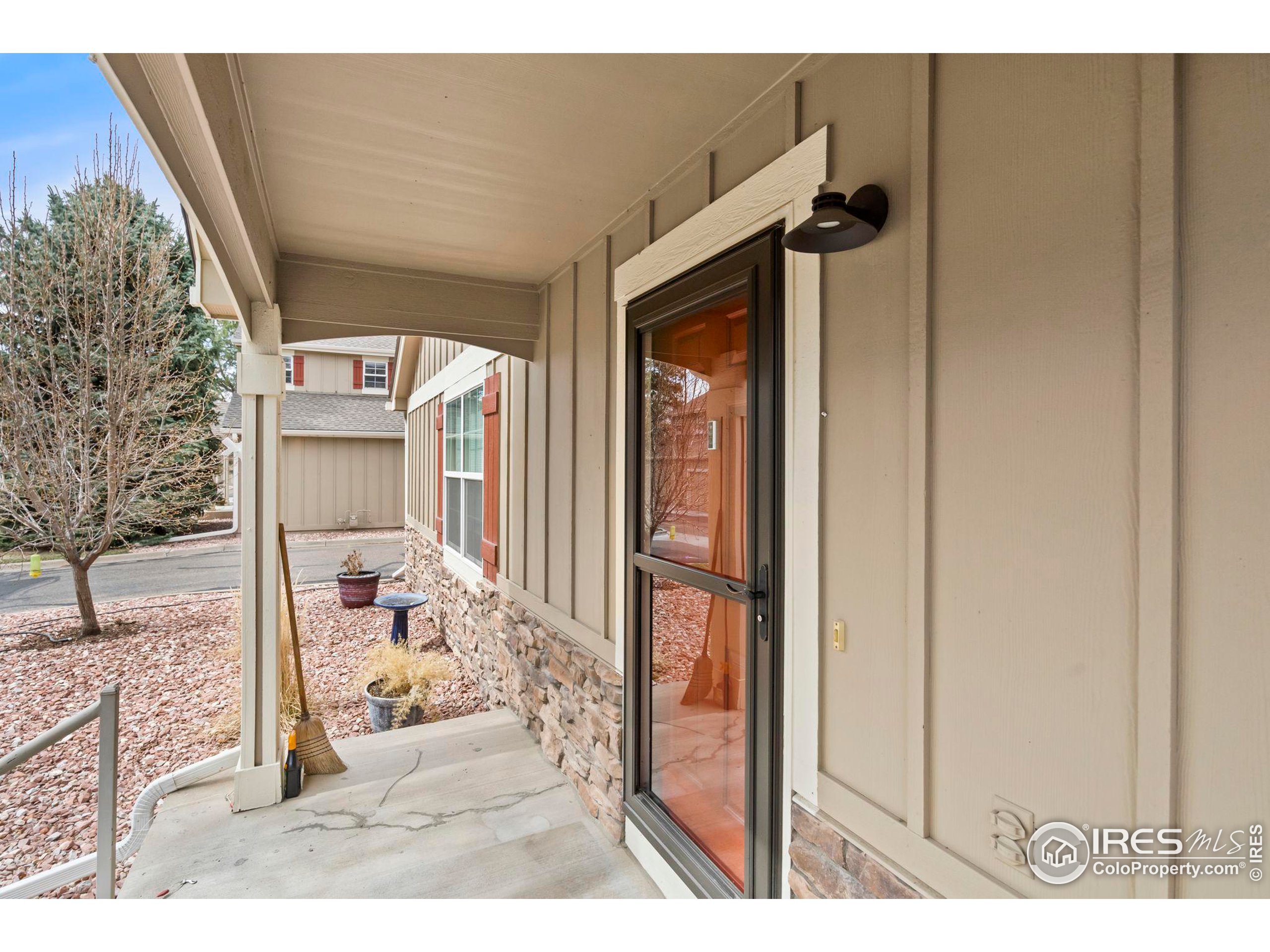 2127 Copper Creek Dr E