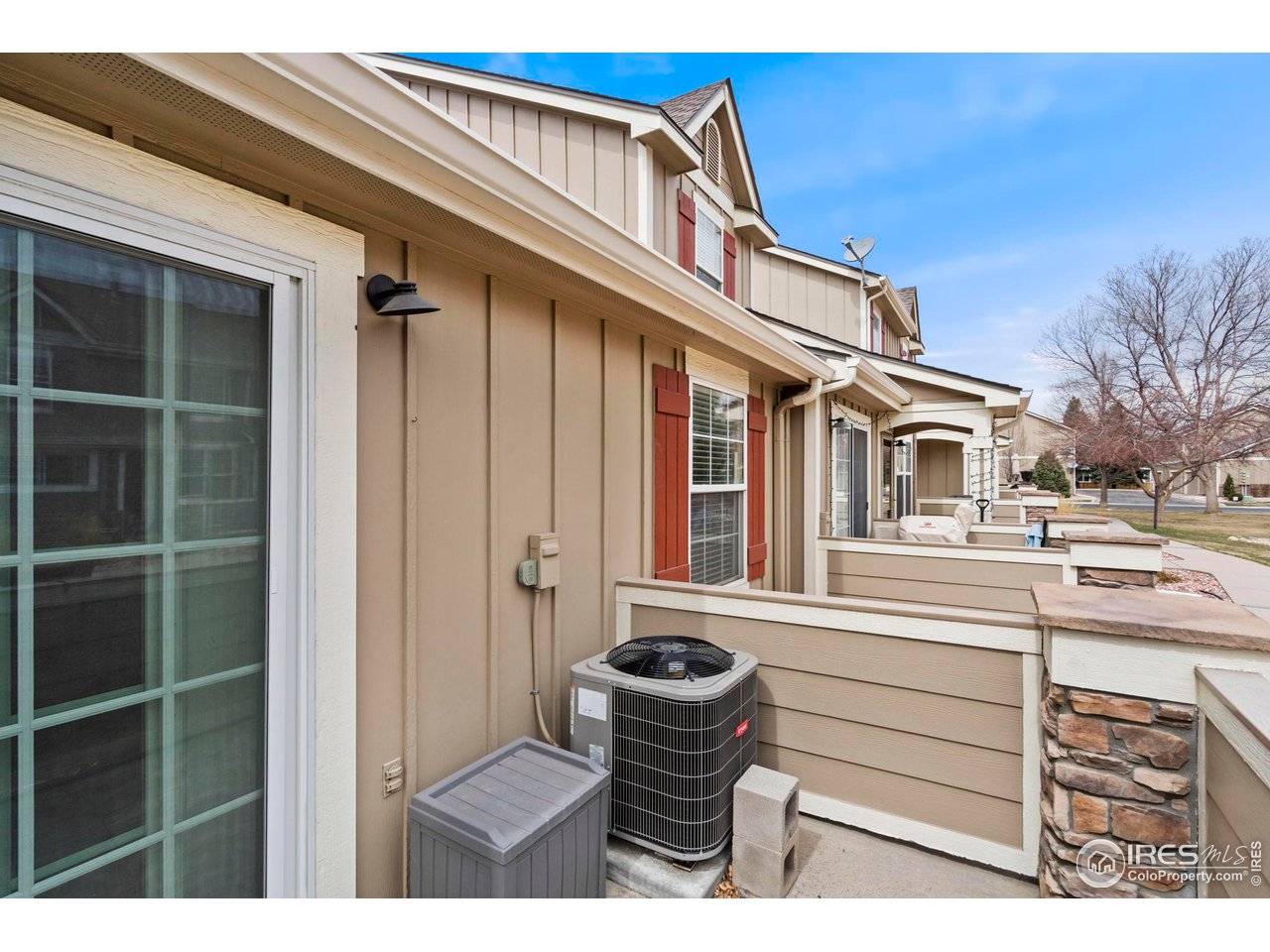 2127 Copper Creek Dr E