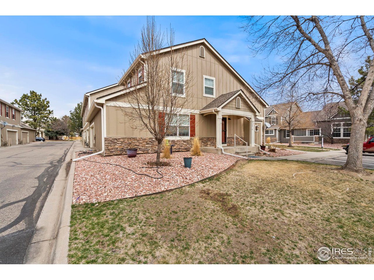 2127 Copper Creek Dr E