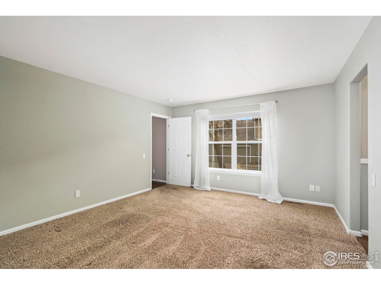 2127 Copper Creek Dr E