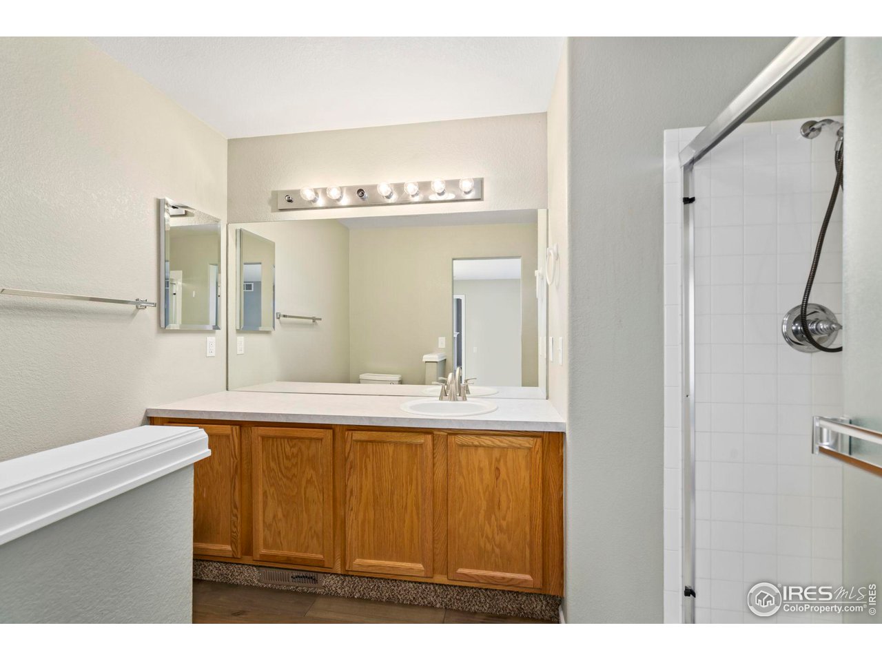 2127 Copper Creek Dr E