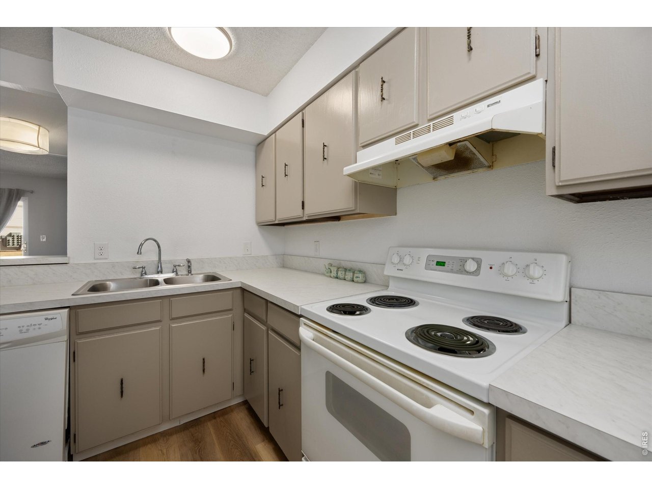 1705 Heatheridge Rd F-105