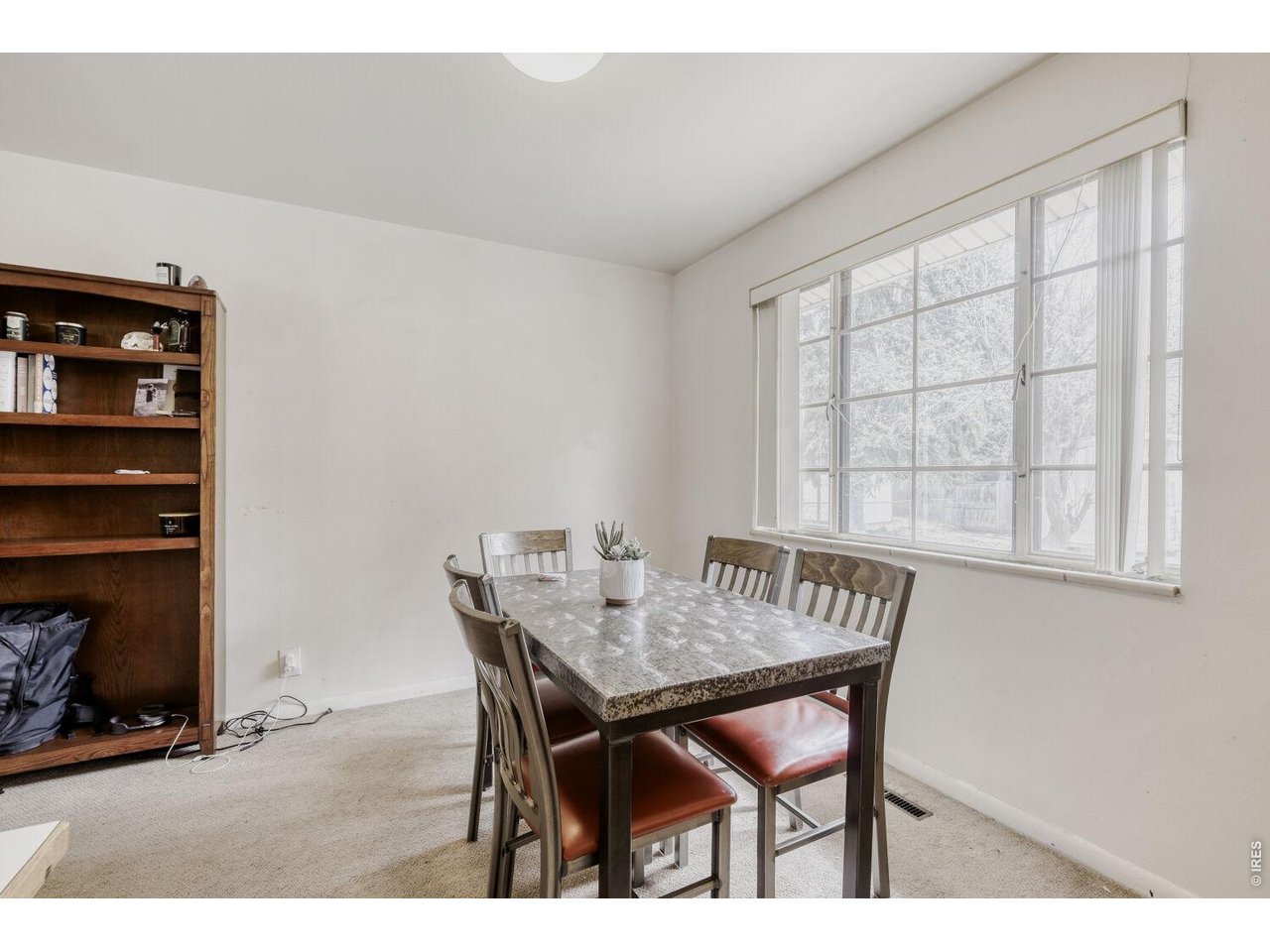 1937 W Lake St
