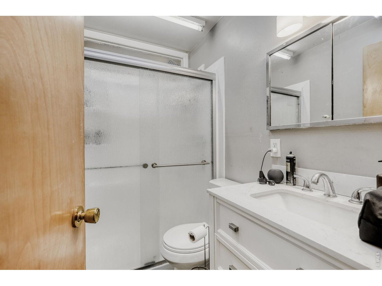 1937 W Lake St