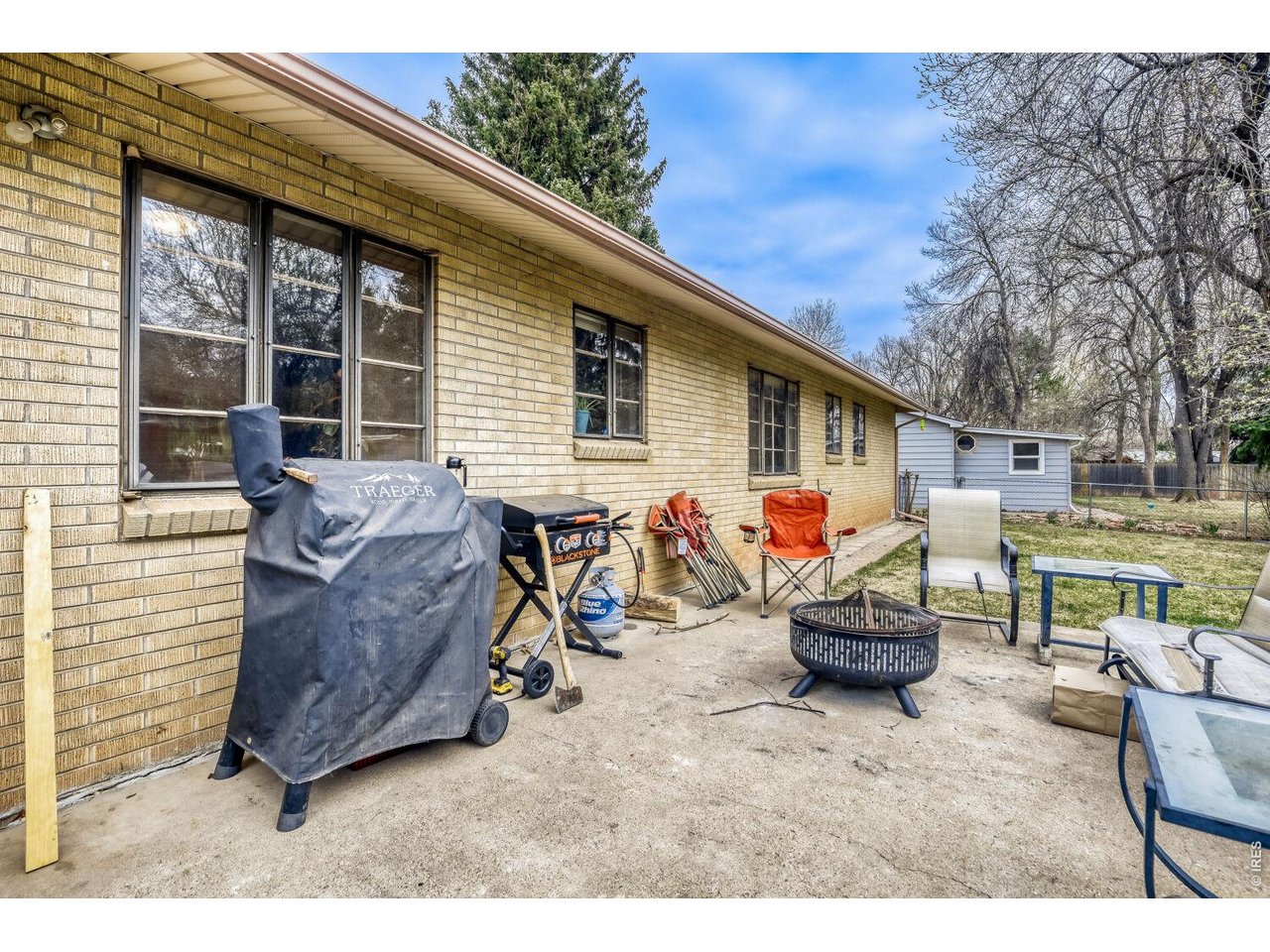 1937 W Lake St