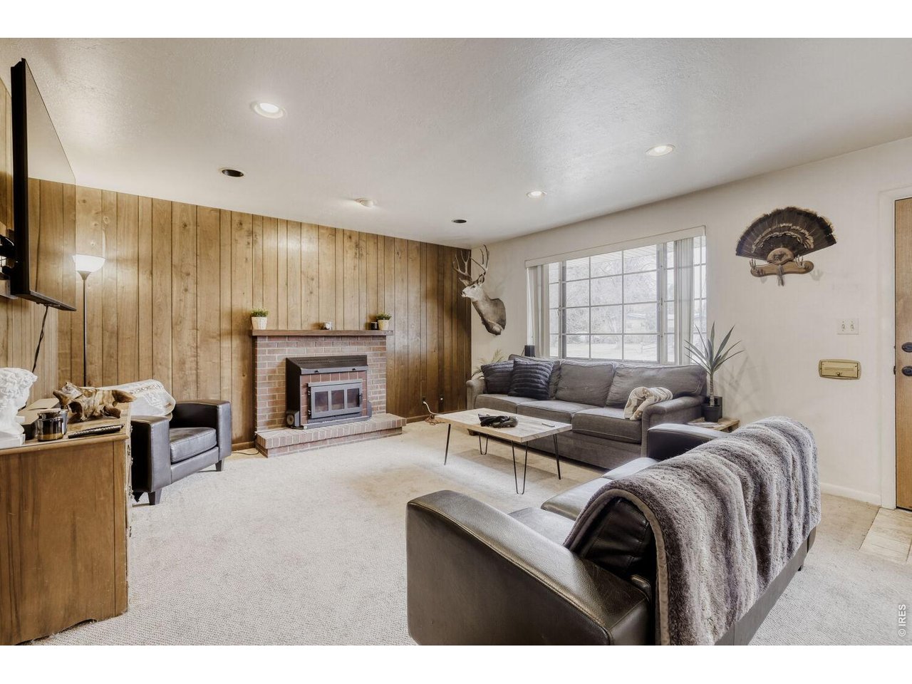 1937 W Lake St