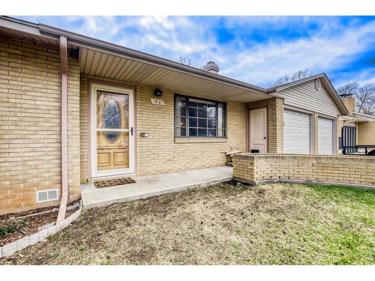 1937 W Lake St