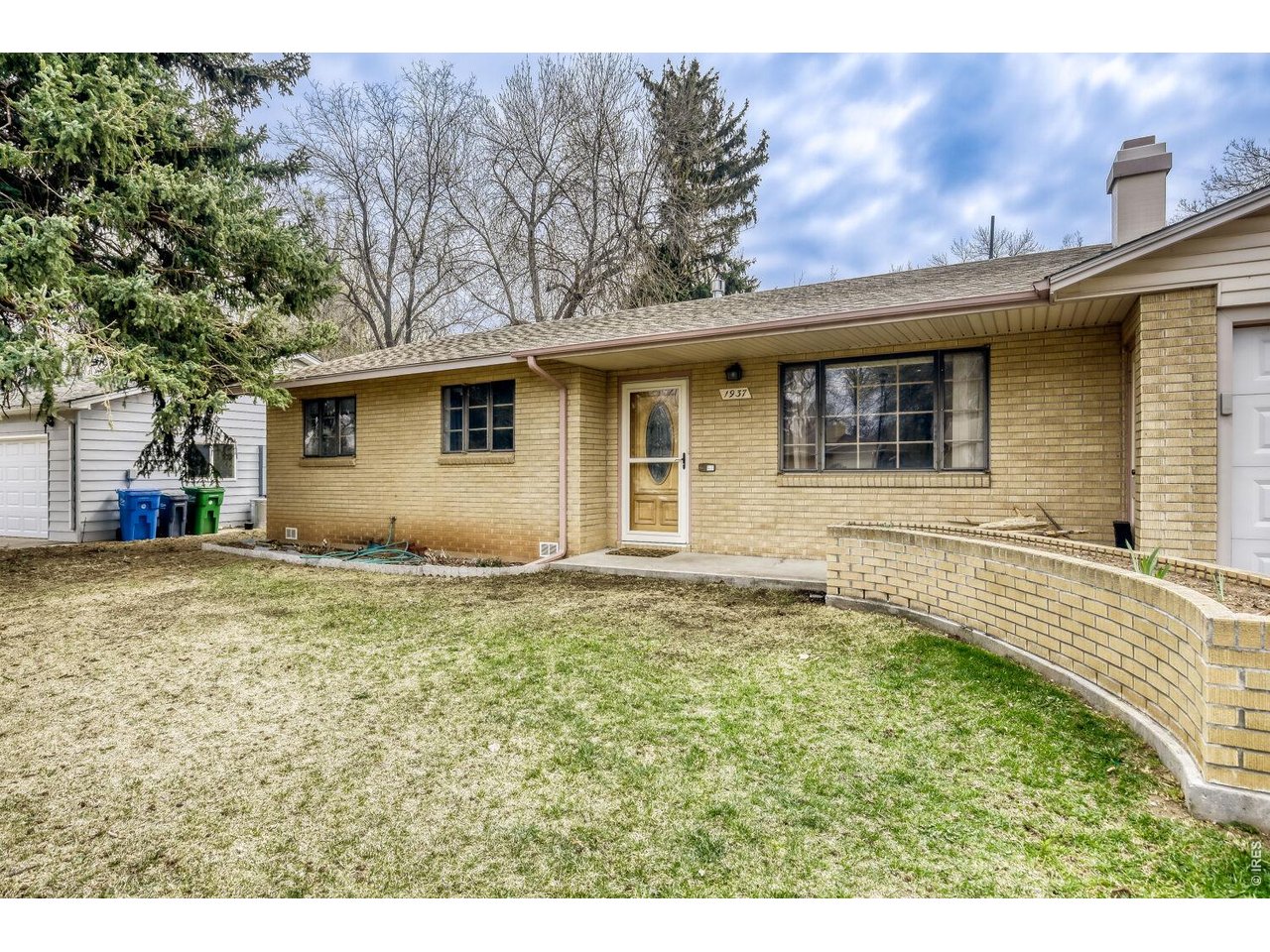 1937 W Lake St