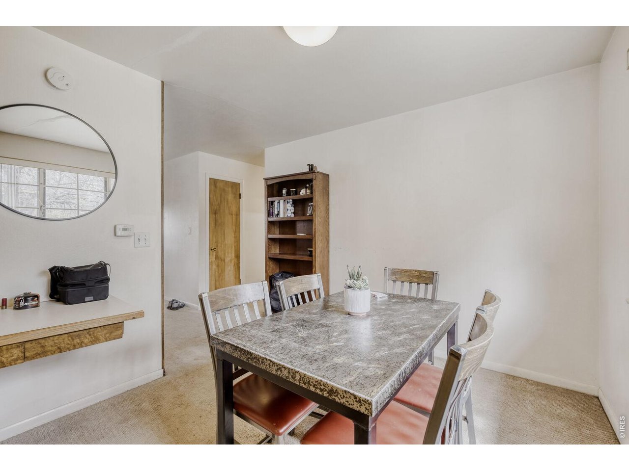 1937 W Lake St