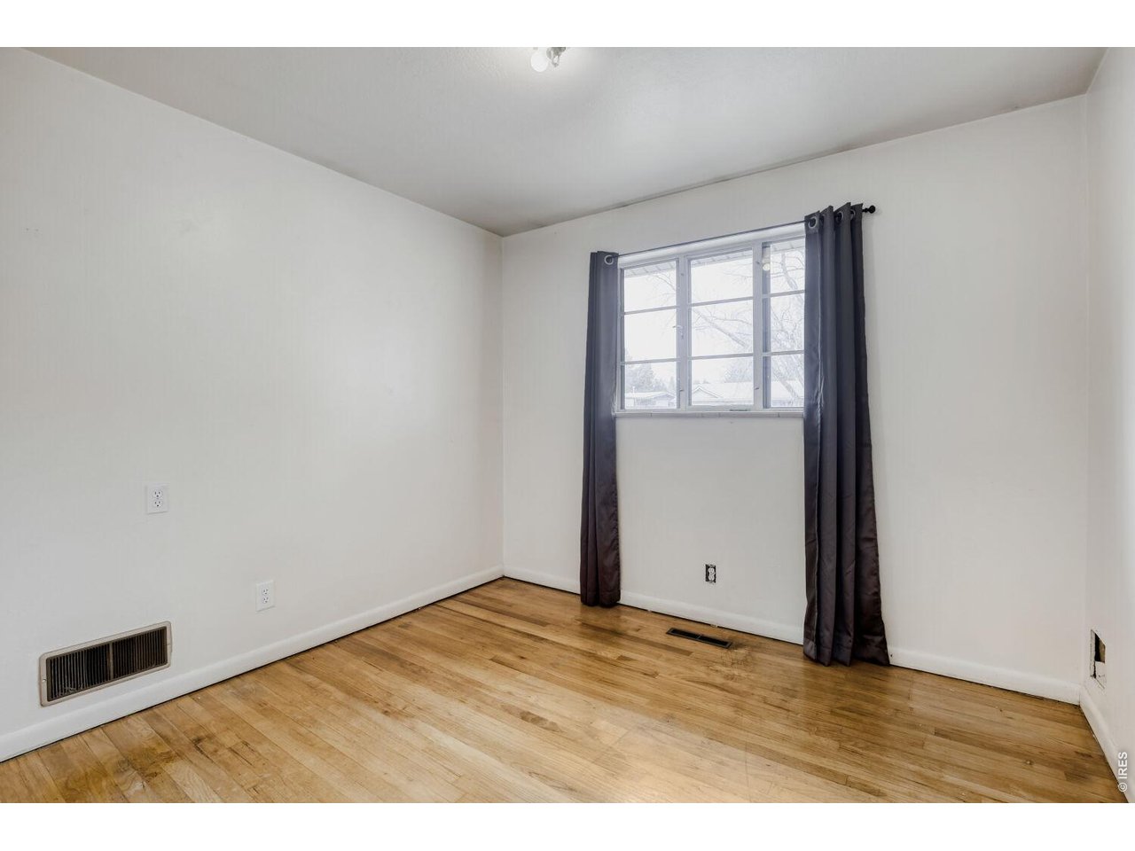 1937 W Lake St