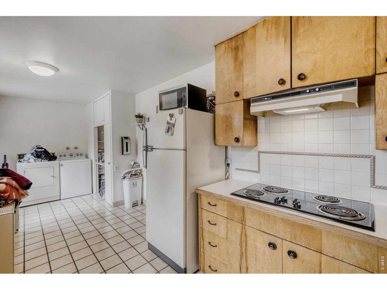 1937 W Lake St