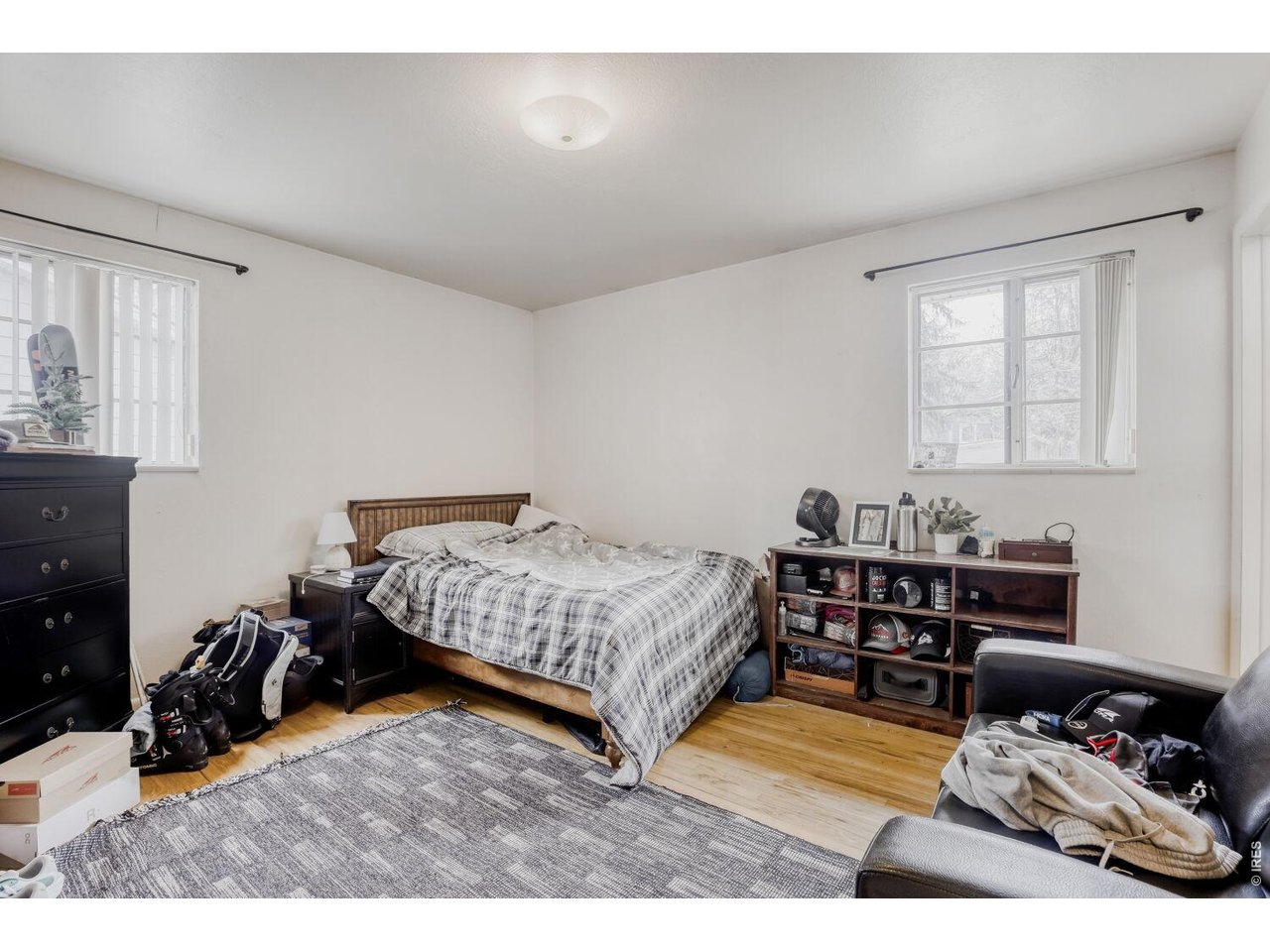 1937 W Lake St