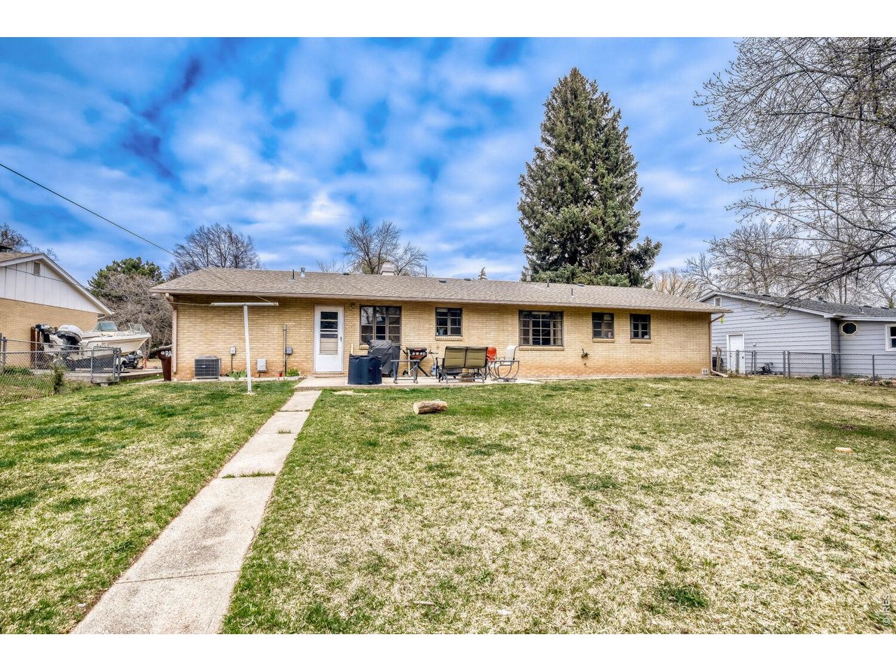 1937 W Lake St