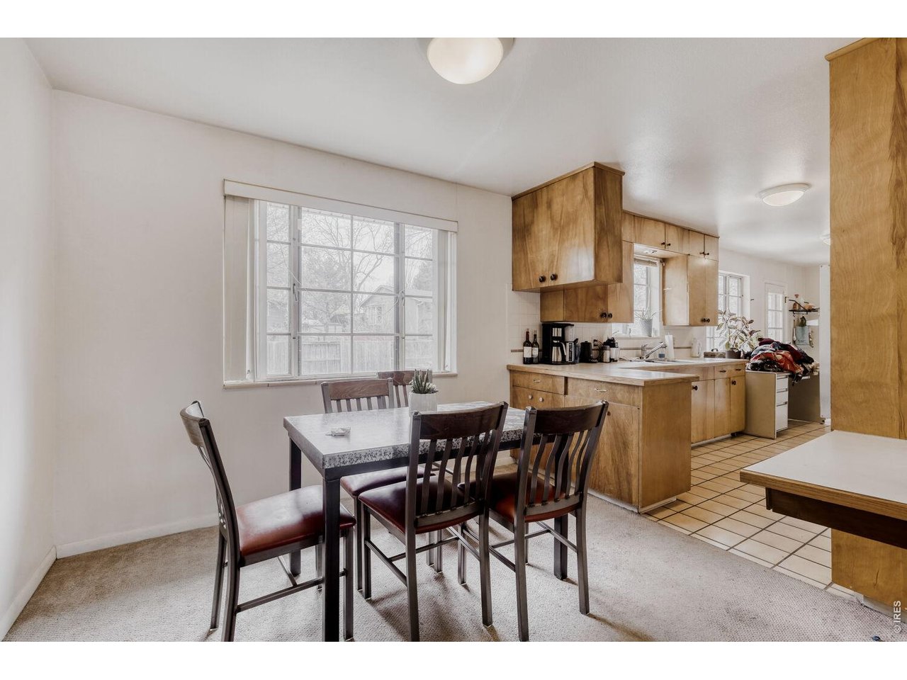 1937 W Lake St