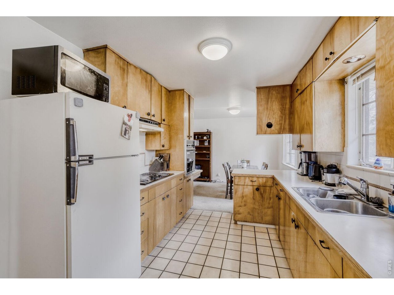 1937 W Lake St