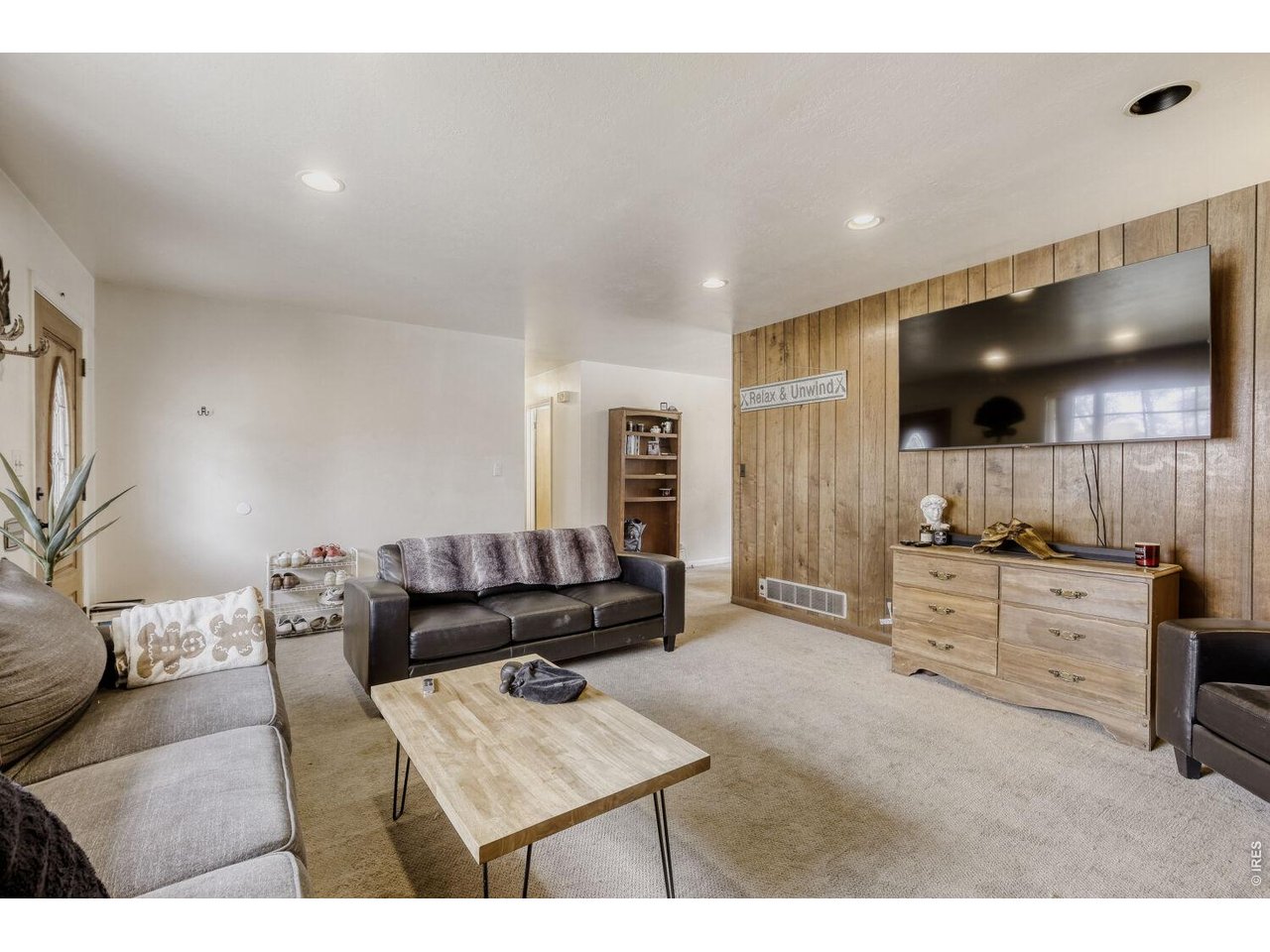 1937 W Lake St