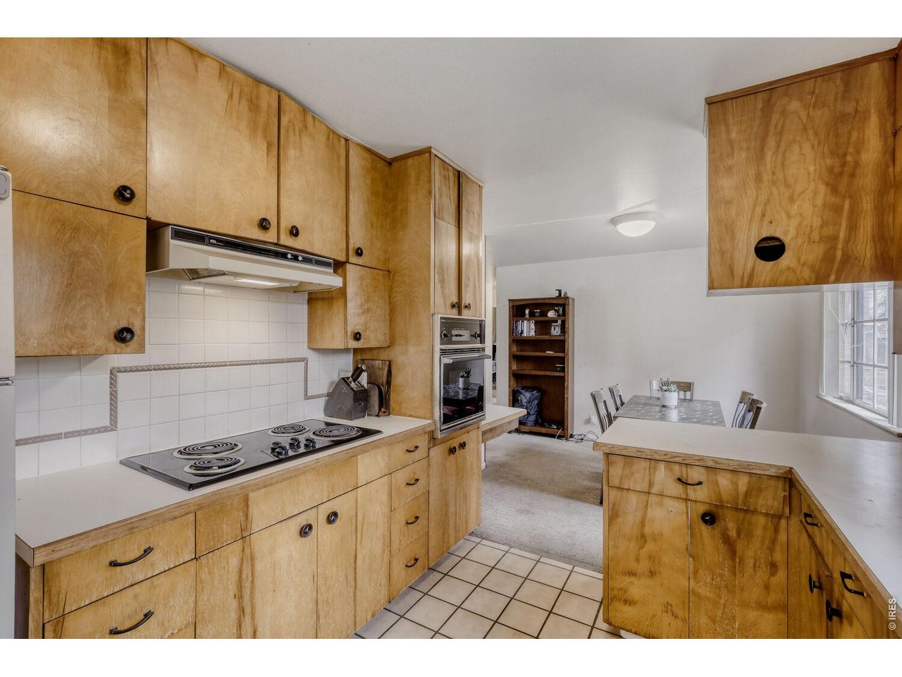 1937 W Lake St