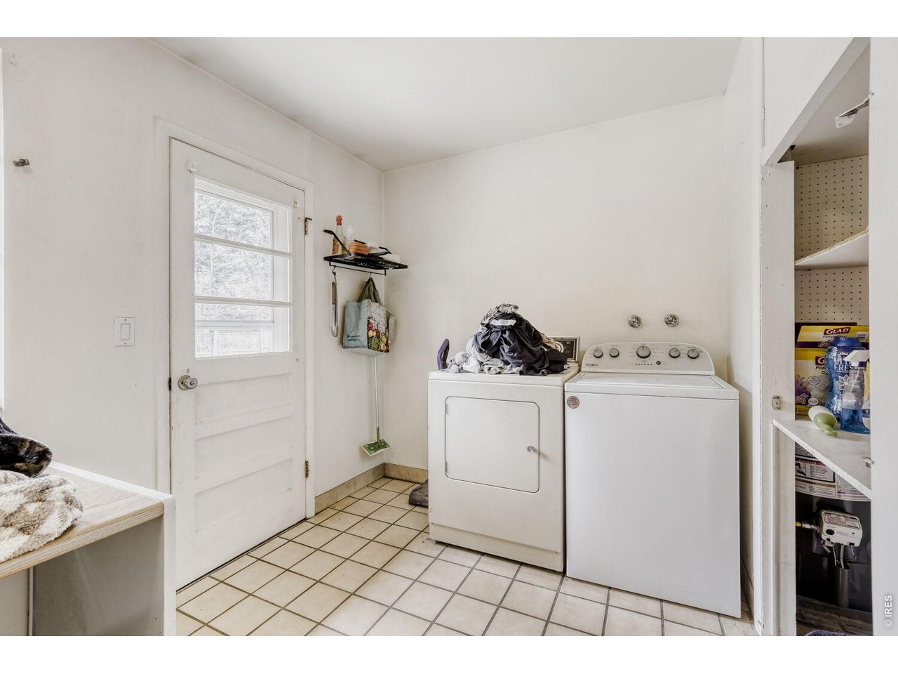 1937 W Lake St
