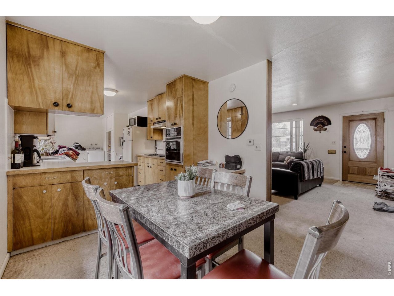 1937 W Lake St