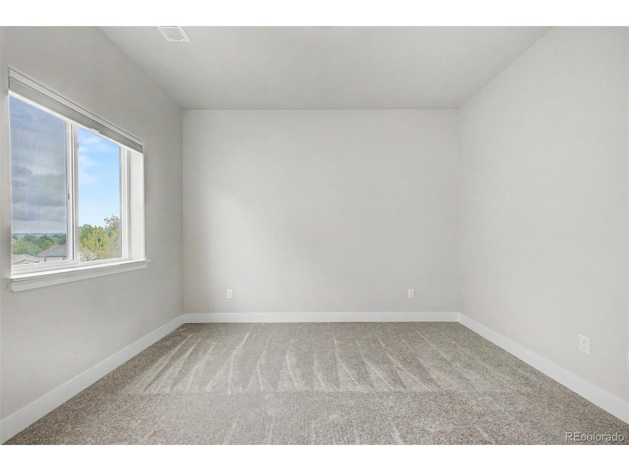 962 Campfire Dr