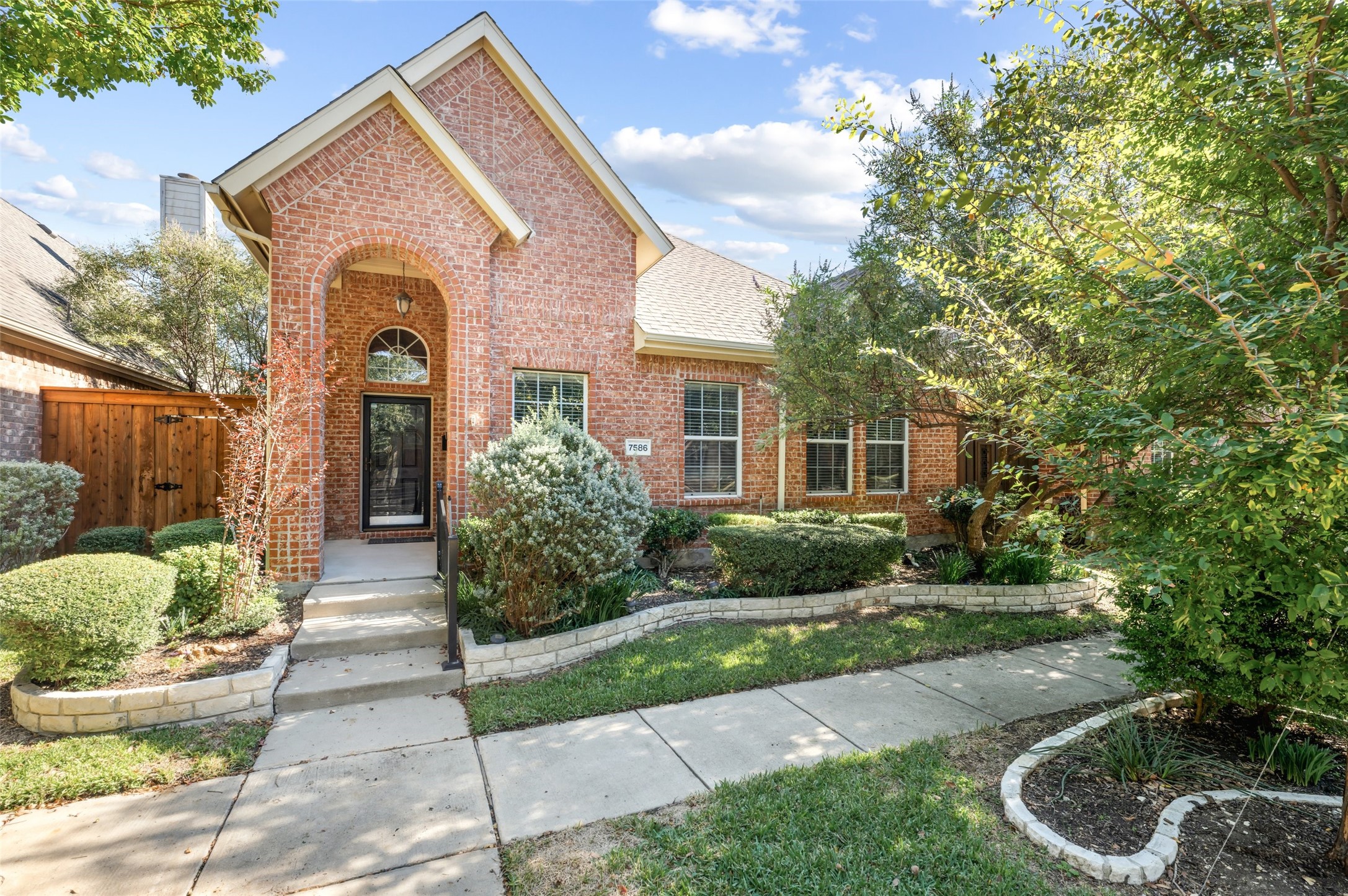 7586 Saint Stephens Square
