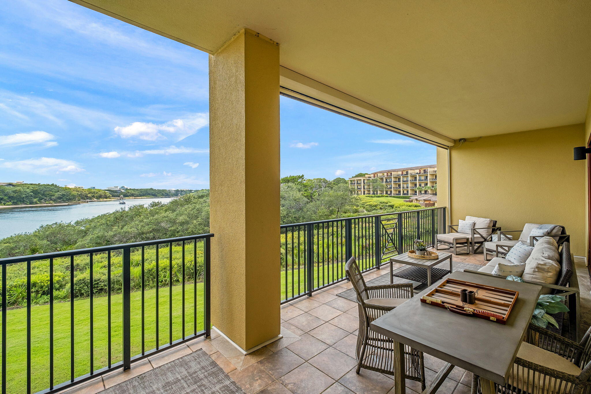 1363 W County Highway 30A UNIT 1119