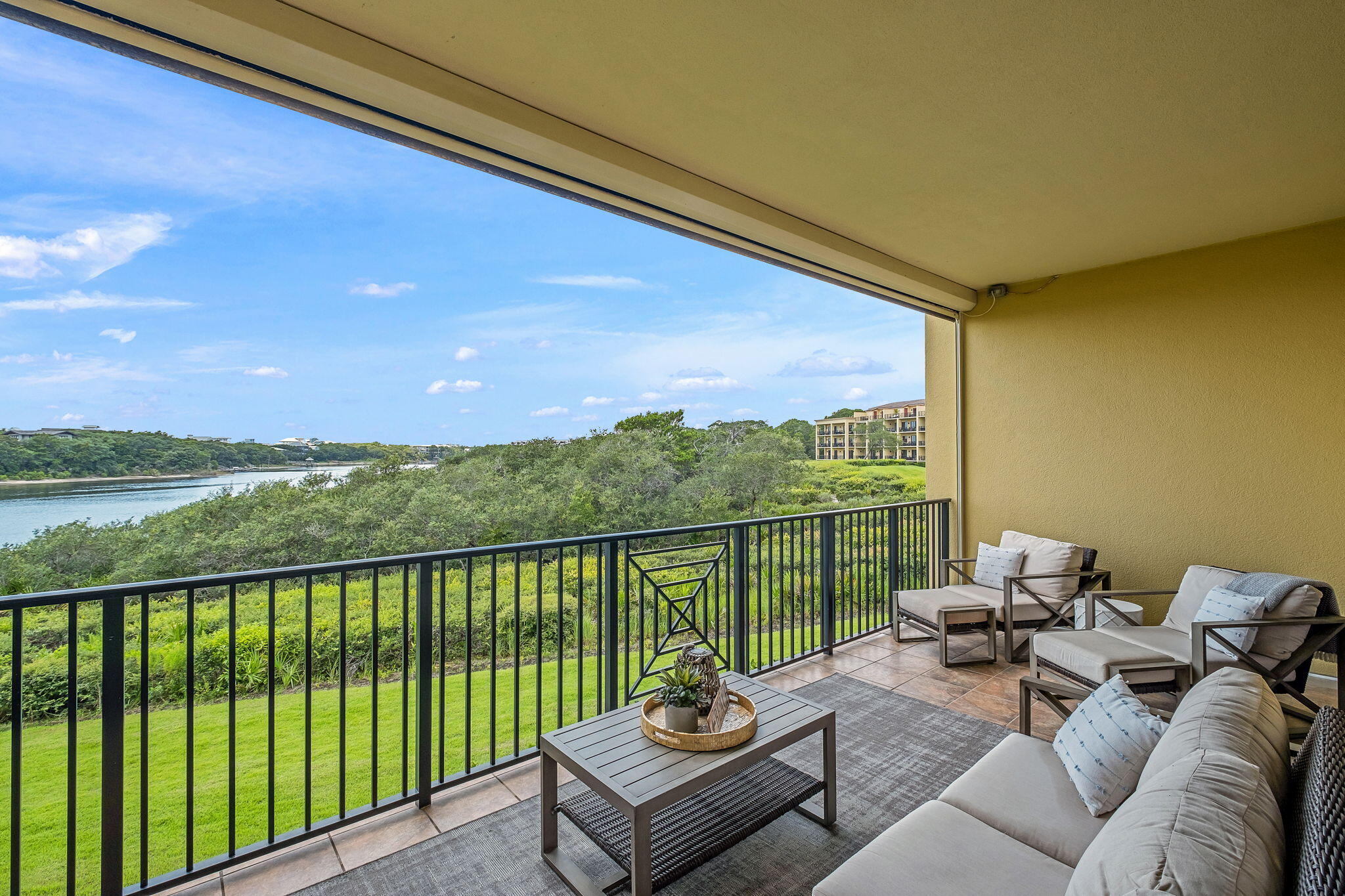 1363 W County Highway 30A UNIT 1119