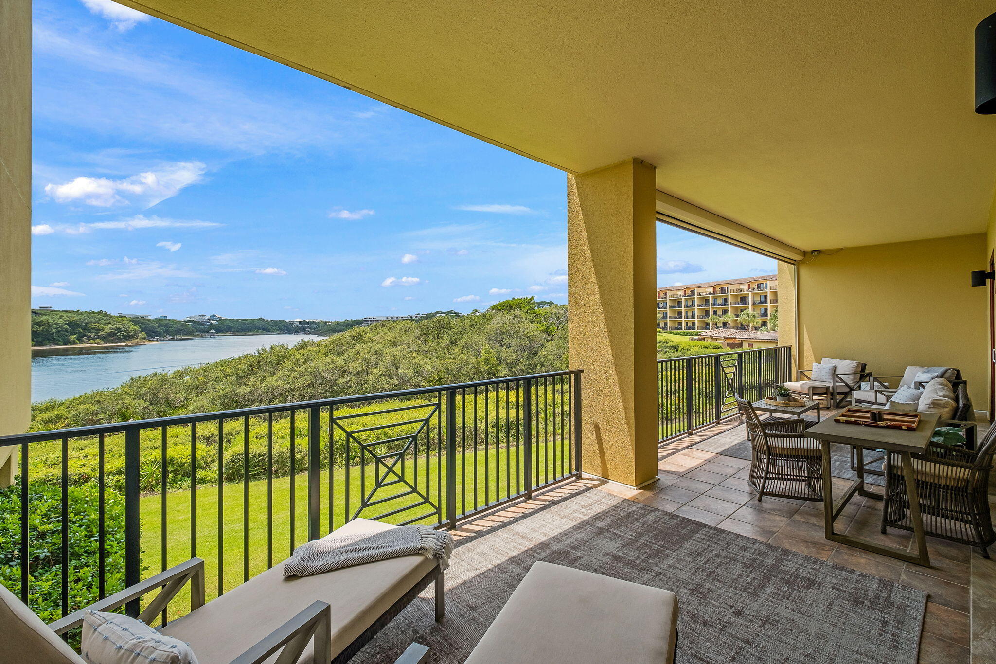 1363 W County Highway 30A UNIT 1119