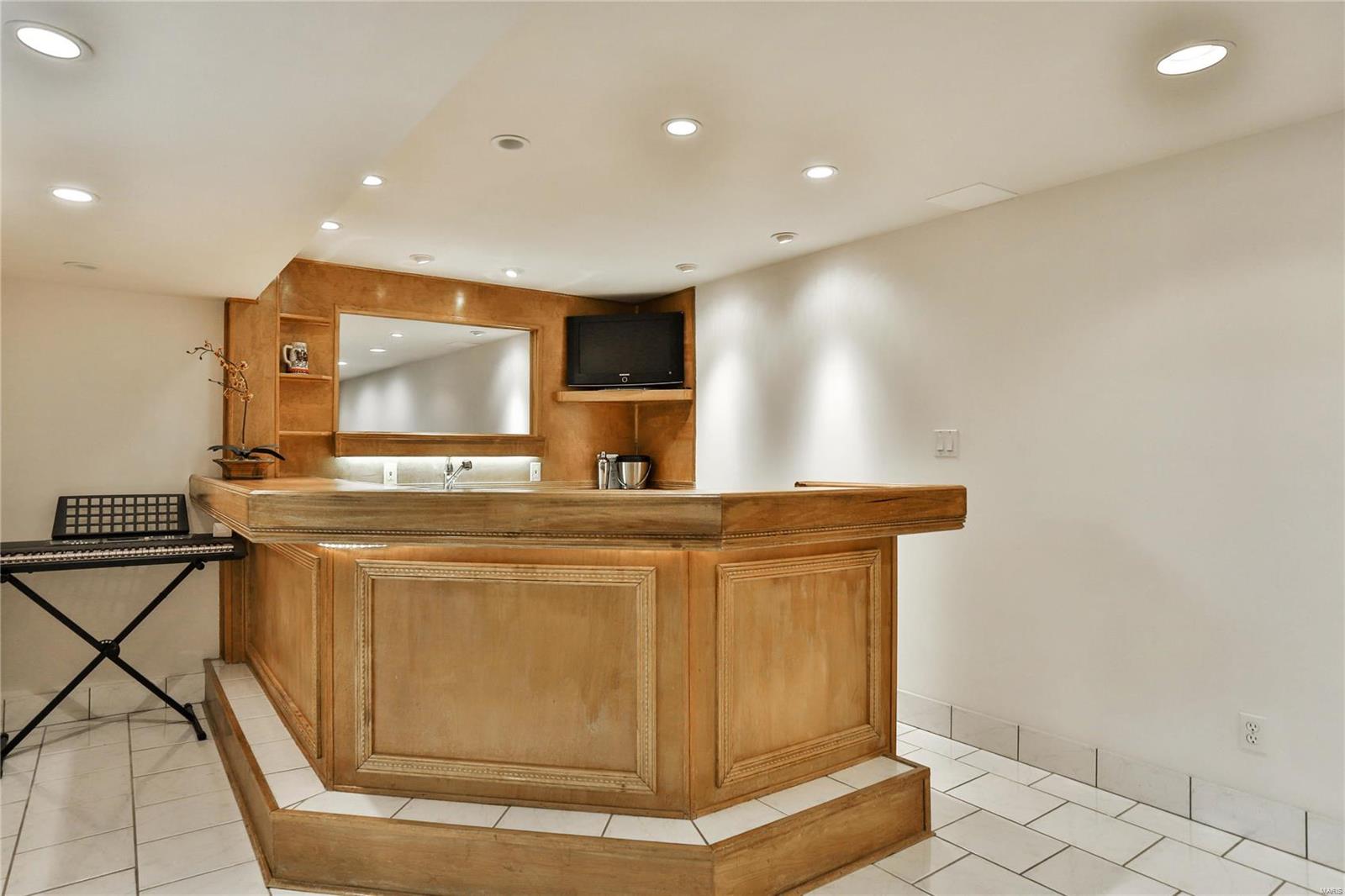 973 Beacon Woods Court