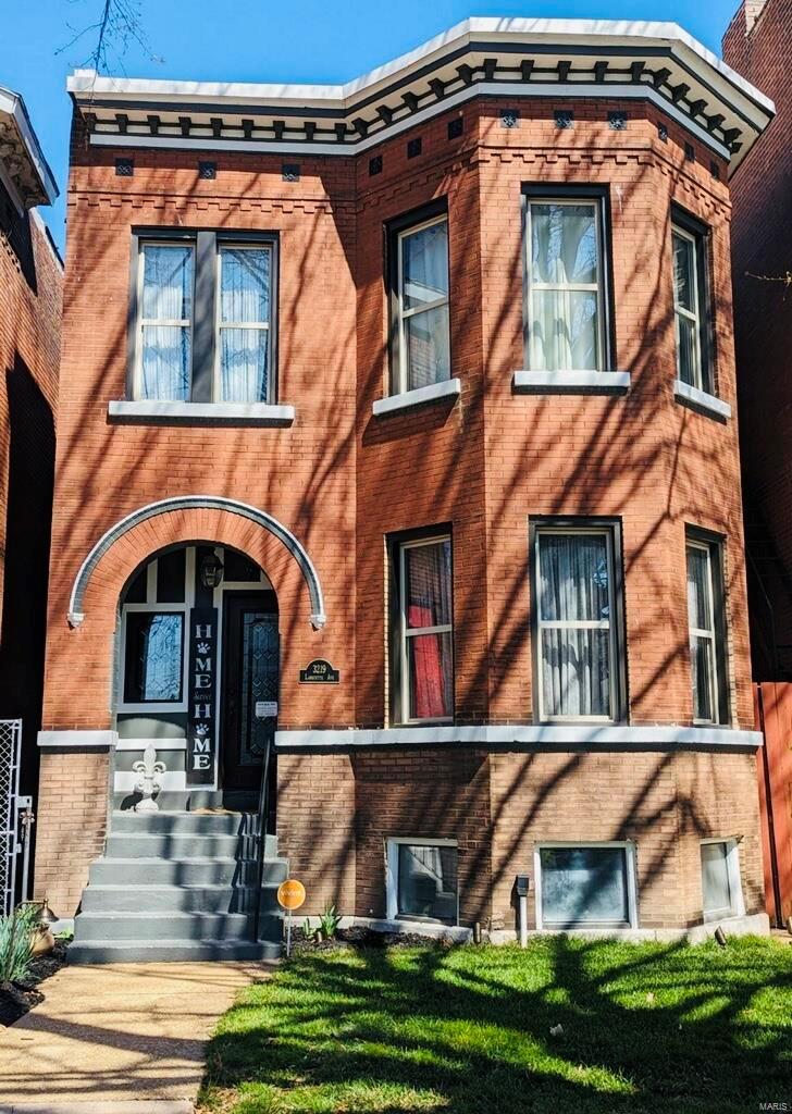3219 Lafayette Avenue