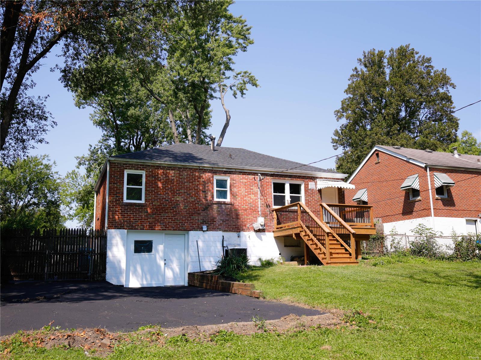 424 Warfield Avenue