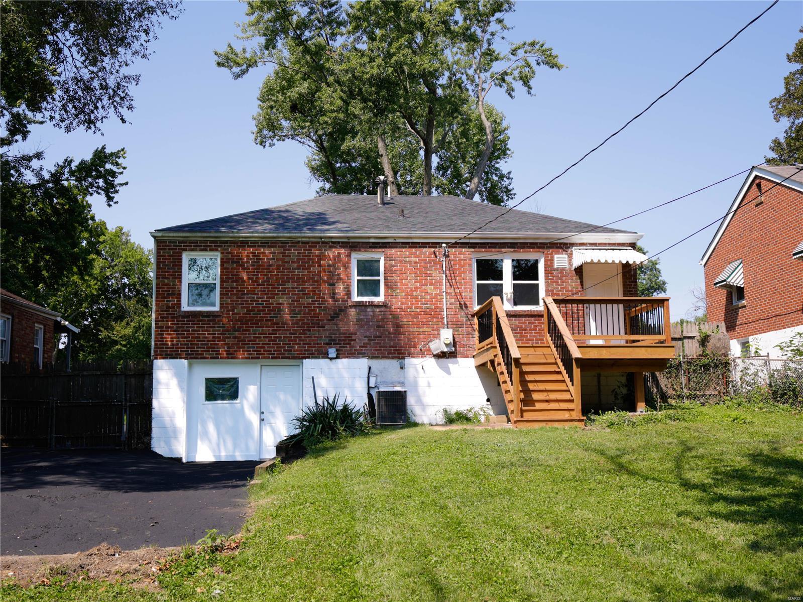 424 Warfield Avenue