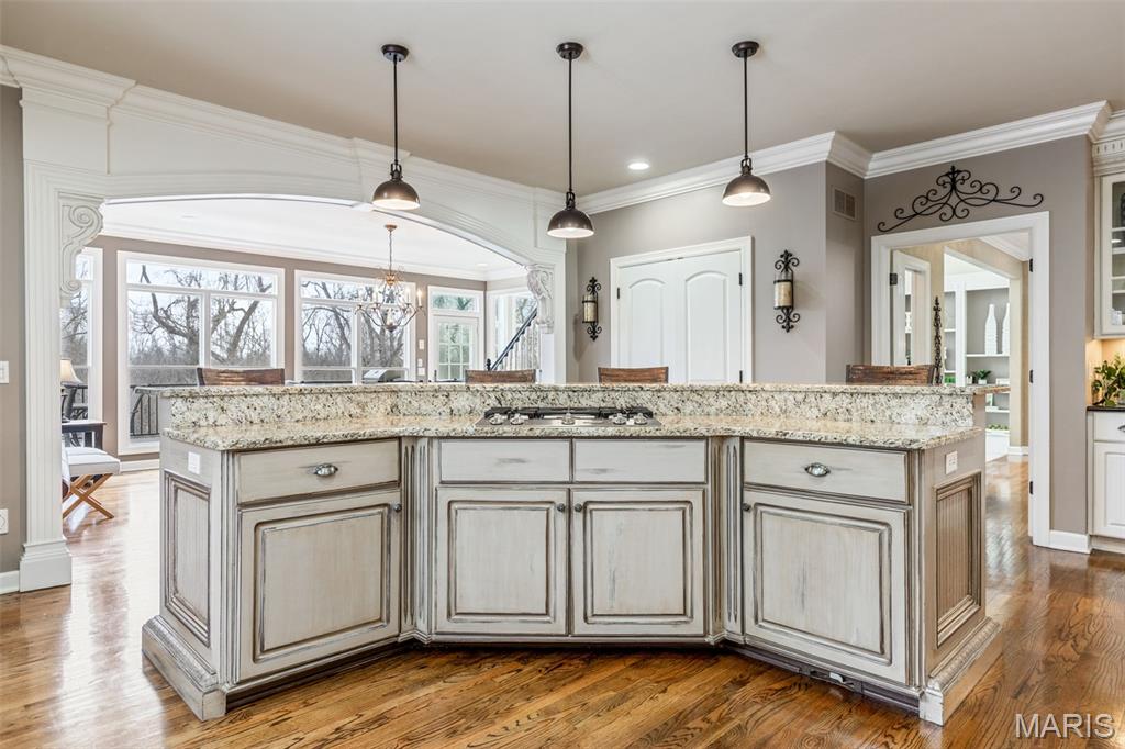 1040 Greystone Manor Parkway