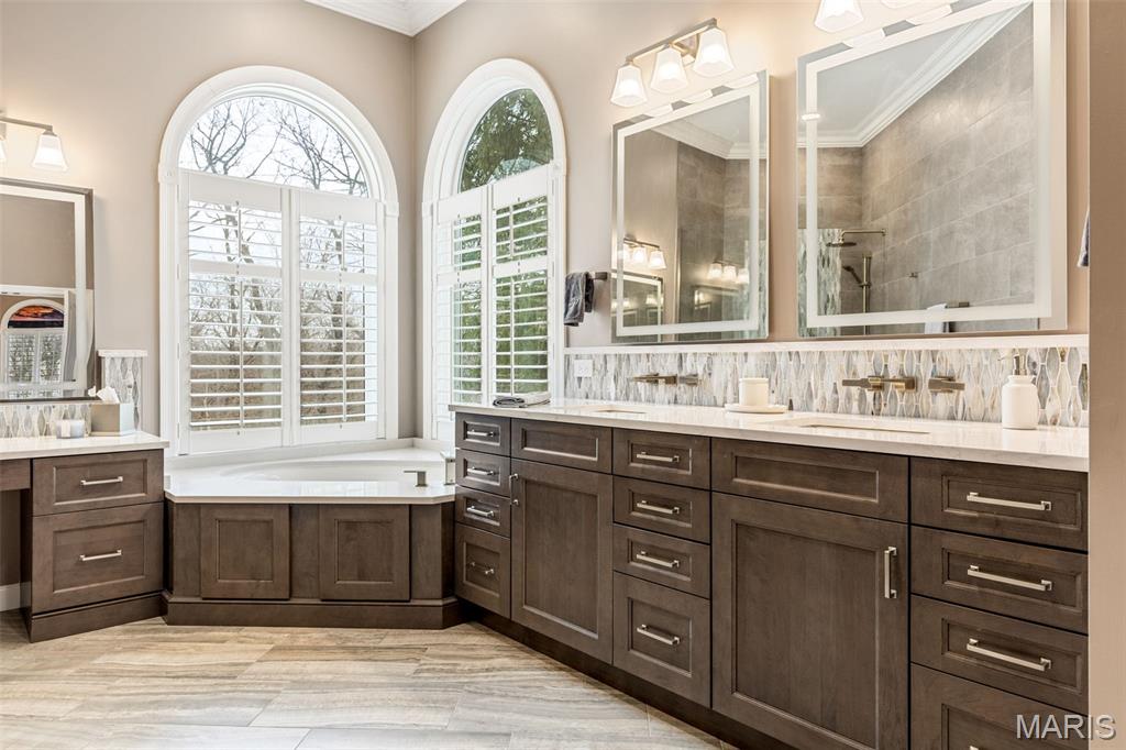 1040 Greystone Manor Parkway