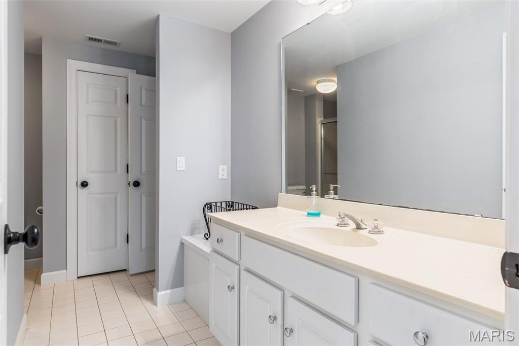 1040 Greystone Manor Parkway