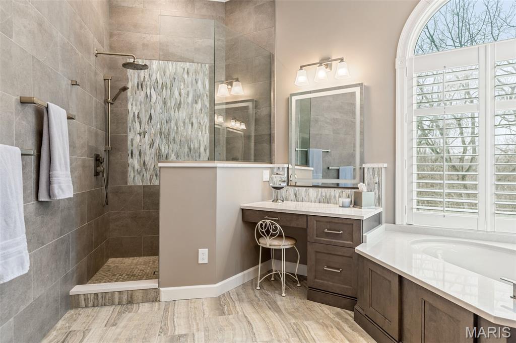 1040 Greystone Manor Parkway