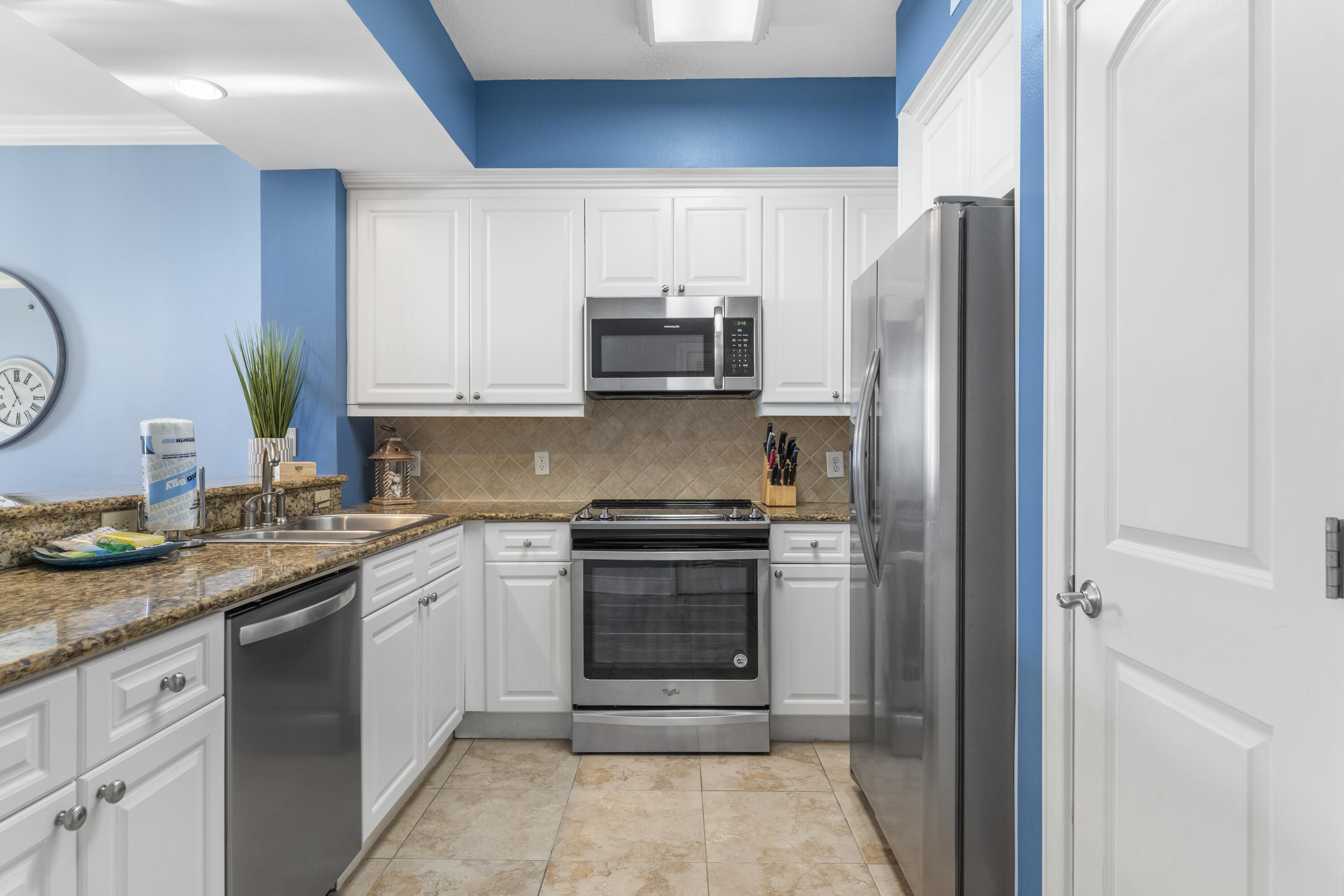 1150 Santa Rosa Boulevard, 422