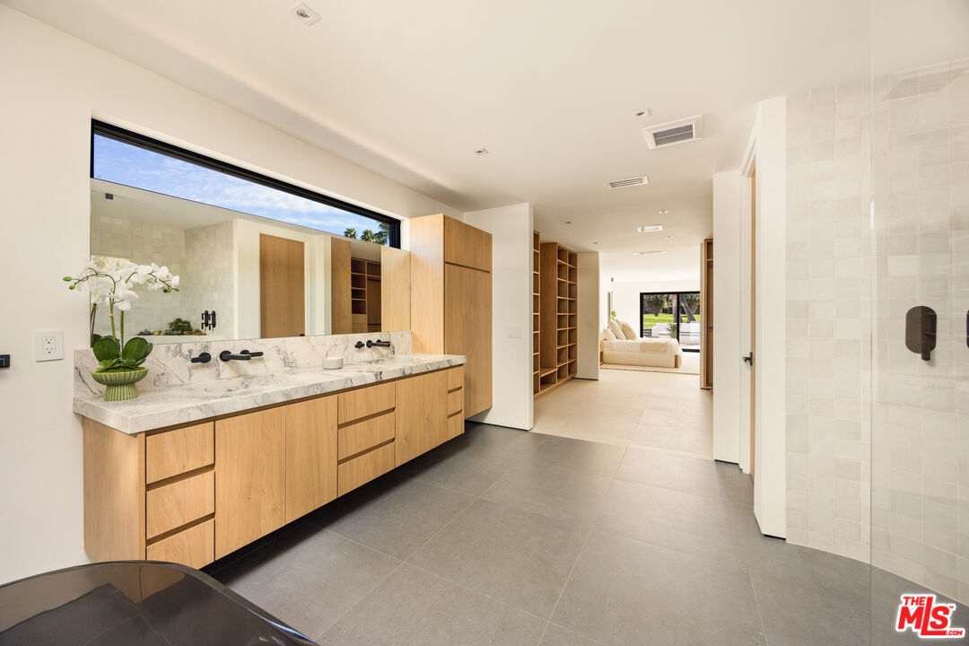 483 E Santiago Way